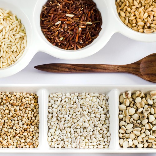 Kasze i ryże w domowej kuchni – jak wybrać i do czego używać?